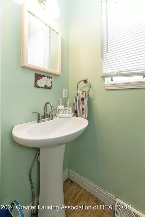 Bath - 2334 Webster Rd, Lansing, MI 48917 photo 2 of 2