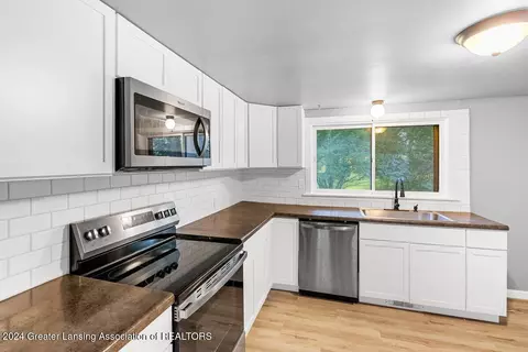 Kitchen - 5202 Sharon Dr, Jackson, MI 49203 photo 1 of 2