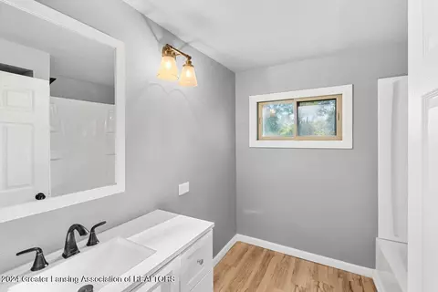 Bath - 5202 Sharon Dr, Jackson, MI 49203 photo 1 of 1