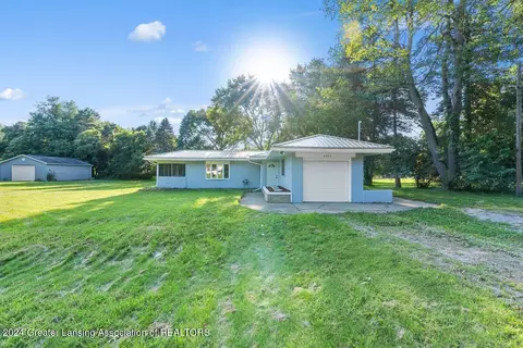5202 Sharon Dr, Jackson, MI 49203