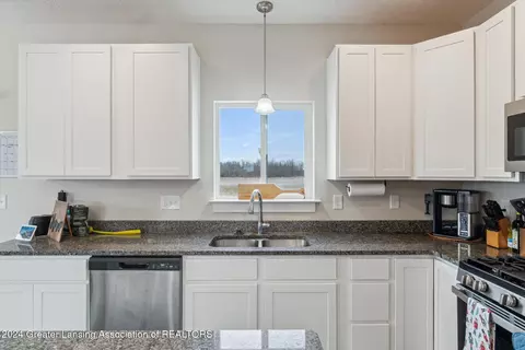 Kitchen - 1767 E Colony Rd, Saint Johns, MI 48879 photo 3 of 3