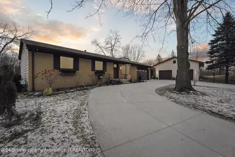 11891 Four Lakes Dr, South Lyon, MI 48178
