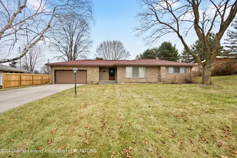 325 Woodhaven Dr, Lansing, MI 48917