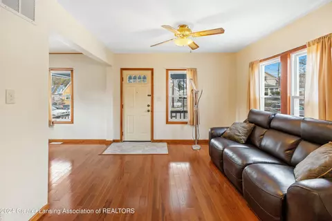 Entry Way - 108 E Gier St, Lansing, MI 48906 photo 5 of 10