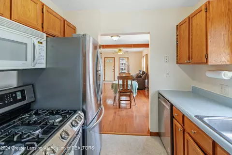 Entry Way - 108 E Gier St, Lansing, MI 48906 photo 6 of 10