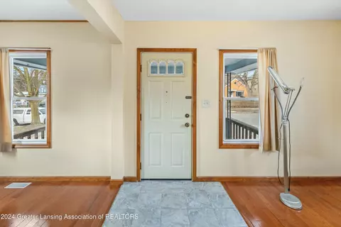 Entry Way - 108 E Gier St, Lansing, MI 48906 photo 1 of 10