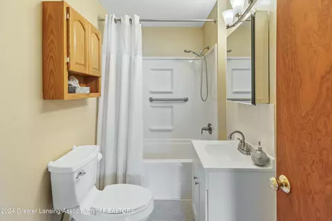 Bath - 108 E Gier St, Lansing, MI 48906 photo 1 of 2