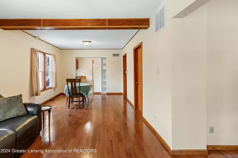 Entry Way - 108 E Gier St, Lansing, MI 48906 photo 4 of 10