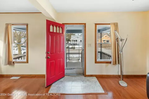 Entry Way - 108 E Gier St, Lansing, MI 48906 photo 2 of 10