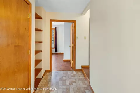 Entry Way - 108 E Gier St, Lansing, MI 48906 photo 9 of 10