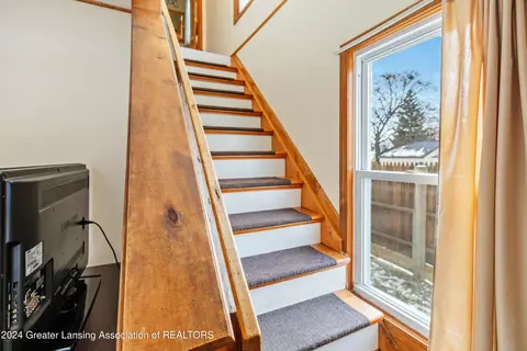 Entry Way - 108 E Gier St, Lansing, MI 48906 photo 8 of 10