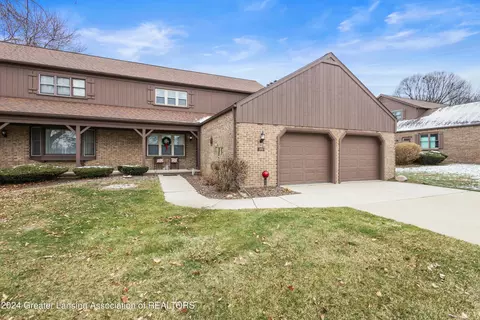 13153 Hitching Post Rd, Dewitt, MI 48820