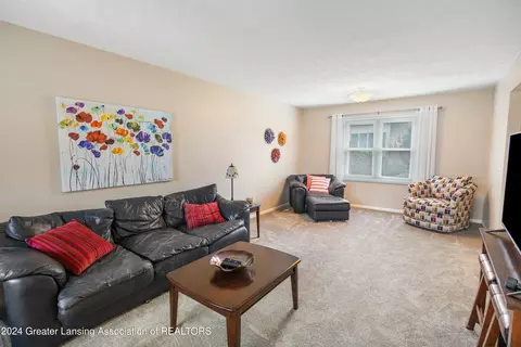 13153 Hitching Post Rd, Dewitt, MI 48820 photo 5