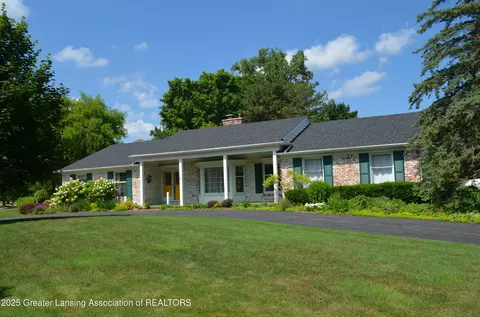 1057 Applegate Ln, East Lansing, MI 48823