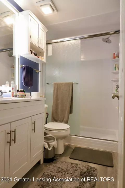 Bath - 6327 Beechfield Dr, Lansing, MI 48911 photo 2 of 2