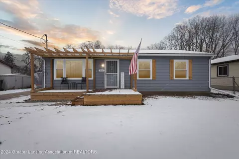 5117 Hughes Rd, Lansing, MI 48911