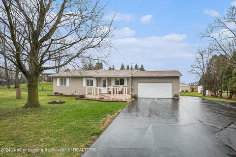 1092 W Columbia Rd, Mason, MI 48854