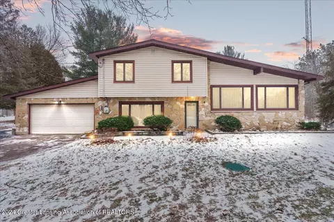 580 Waverly Rd, Dimondale, MI 48821