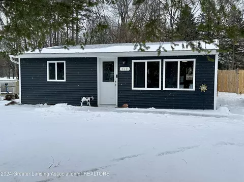 618 Cedarwood Dr, Dewitt, MI 48820