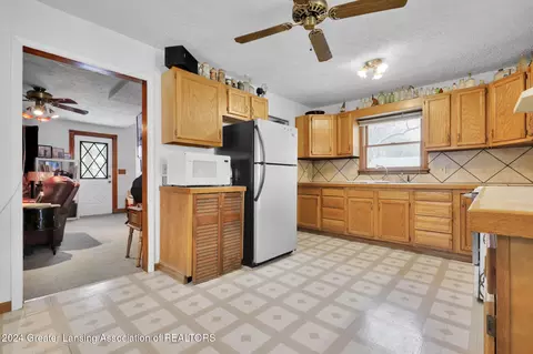 Entry Way - 5765 S Ainger Rd, Olivet, MI 49076 photo 1 of 1