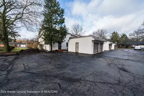 623 Bainbridge Dr, East Lansing, MI 48823