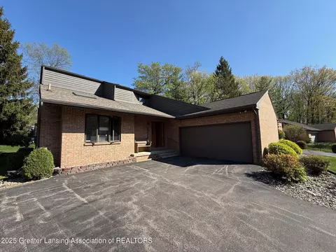 2371 Emerald Forest Cir, East Lansing, MI 48823