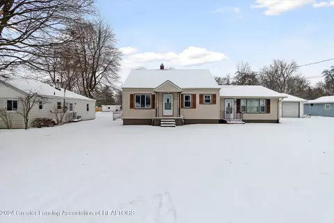 737 Johnson St, Owosso, MI 48867 photo 4