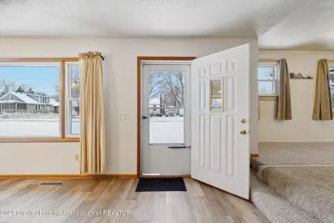 737 Johnson St, Owosso, MI 48867 photo 6