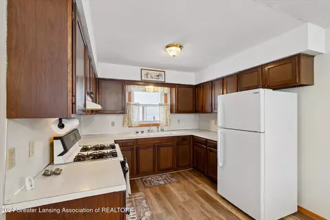 737 Johnson St, Owosso, MI 48867 photo 9