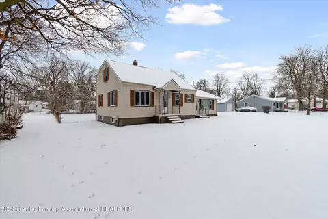 737 Johnson St, Owosso, MI 48867 photo 5
