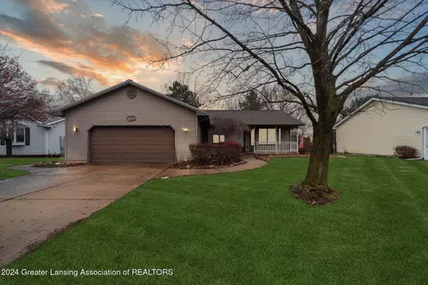 921 Candela Ln, Grand Ledge, MI 48837