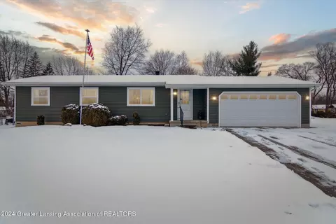 2581 Lanier Ct, Lansing, MI 48911
