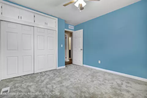 Bedroom - 321 N Dibble Ave, Lansing, MI 48917 photo 3 of 5