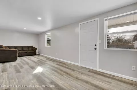 Living - 321 N Dibble Ave, Lansing, MI 48917 photo 3 of 5