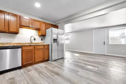 Entry Way - 321 N Dibble Ave, Lansing, MI 48917 photo 1 of 2