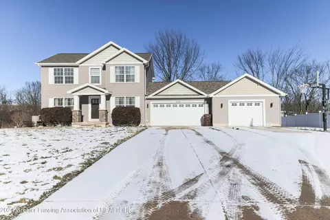 6780 Thunder Ln, Lansing, MI 48906