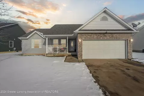 1301 Jackson Dr, Owosso, MI 48867 photo 2