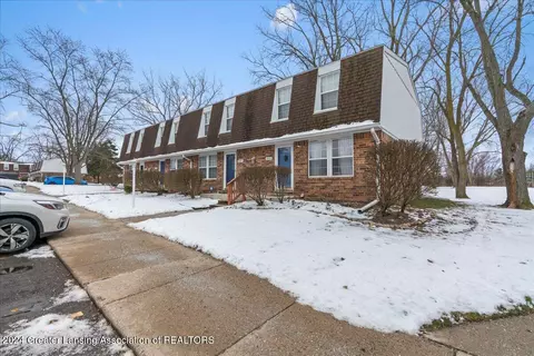 6352 Beechfield Dr, Lansing, MI 48911 photo 2