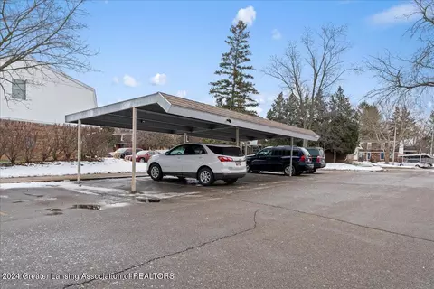 6352 Beechfield Dr, Lansing, MI 48911 photo 4
