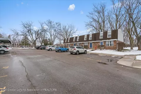 6352 Beechfield Dr, Lansing, MI 48911 photo 3