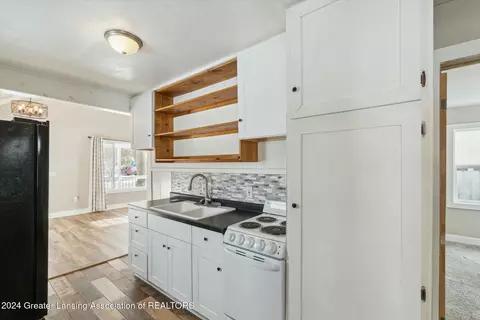 Kitchen - 3700 Lowcroft Ave, Lansing, MI 48910 photo 1 of 1