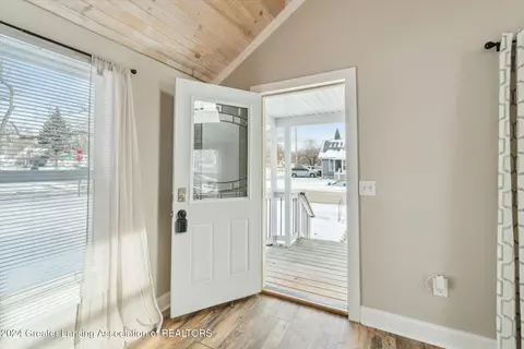 Entry Way - 3700 Lowcroft Ave, Lansing, MI 48910 photo 1 of 6