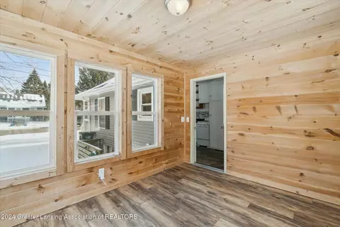 Entry Way - 3700 Lowcroft Ave, Lansing, MI 48910 photo 6 of 6