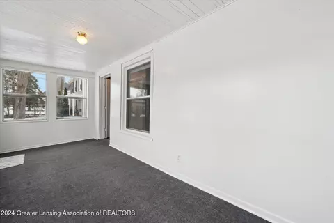 307 E Cass St, Saint Johns, MI 48879 photo 8