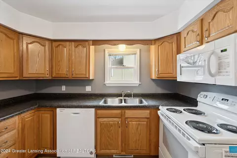 307 E Cass St, Saint Johns, MI 48879 photo 12