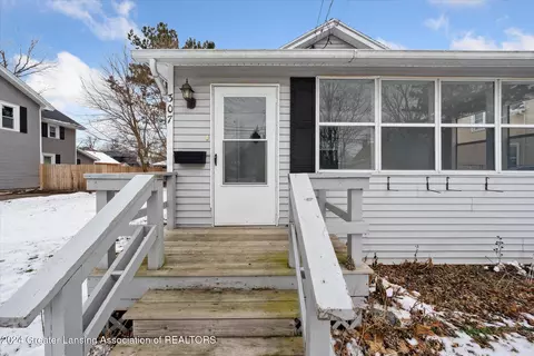 307 E Cass St, Saint Johns, MI 48879 photo 4