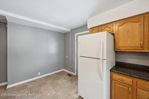 307 E Cass St, Saint Johns, MI 48879 photo 15