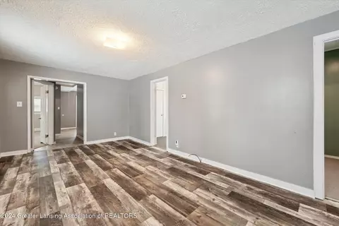 307 E Cass St, Saint Johns, MI 48879 photo 11