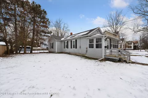 307 E Cass St, Saint Johns, MI 48879