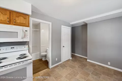 307 E Cass St, Saint Johns, MI 48879 photo 16